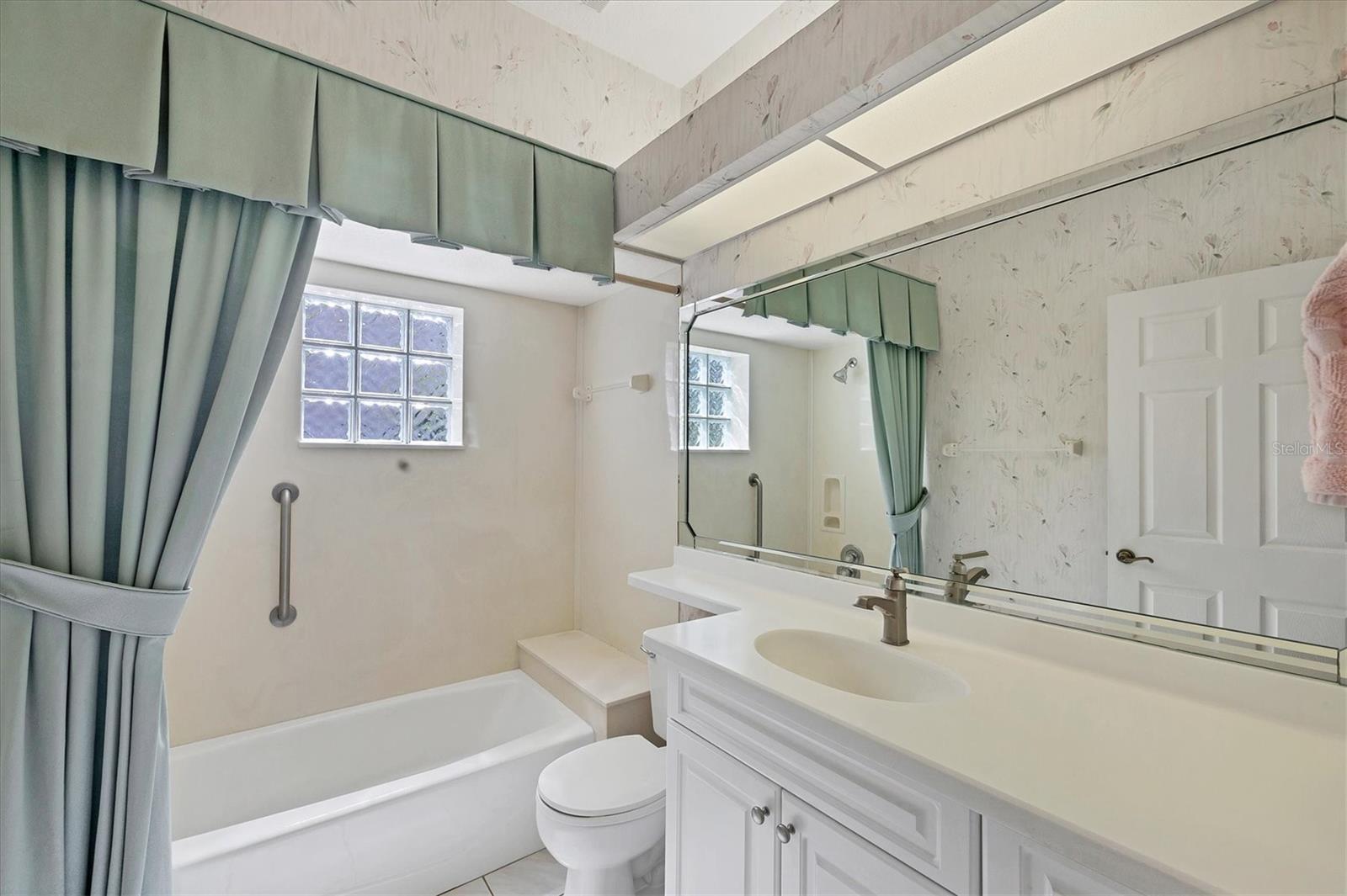 O6332748 Property Photo
