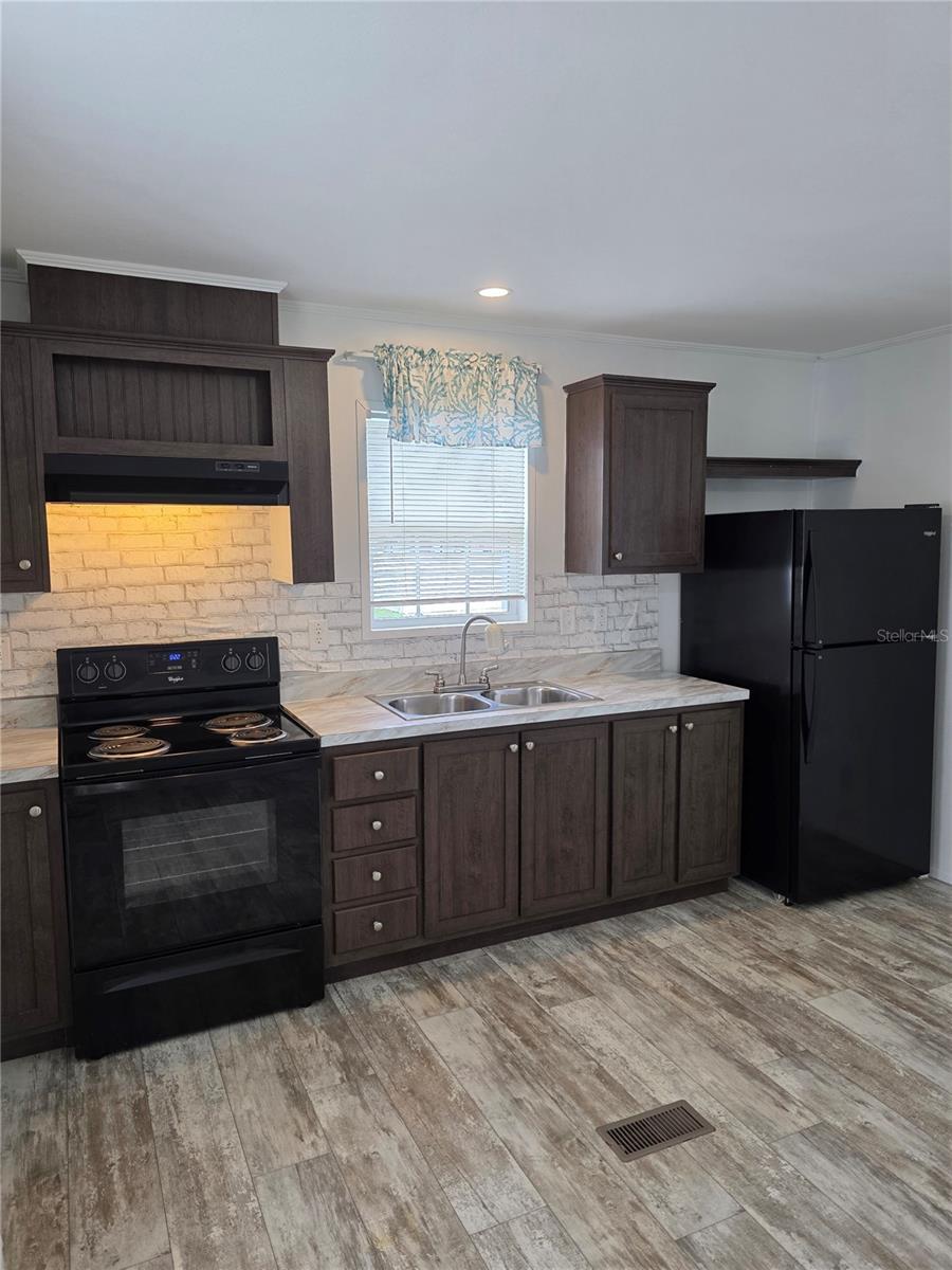 TB8413650 Property Photo