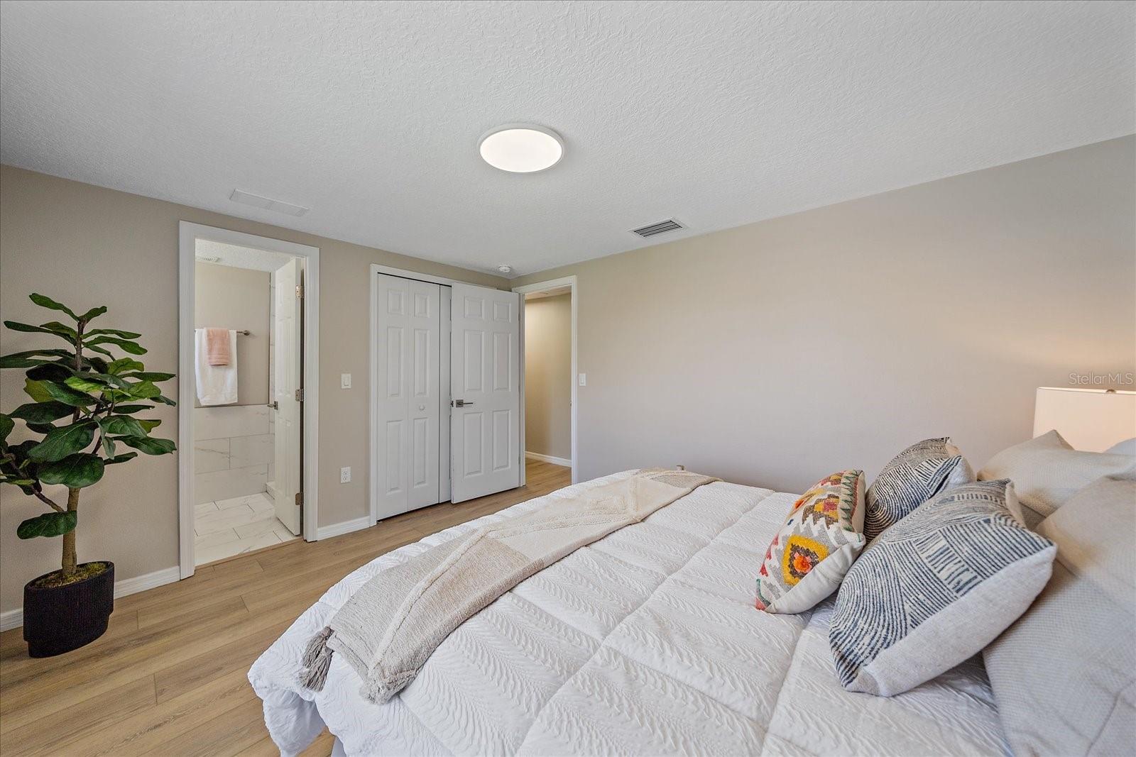 3032 GOLDEN RAIN DR, SARASOTA, FL, 34232