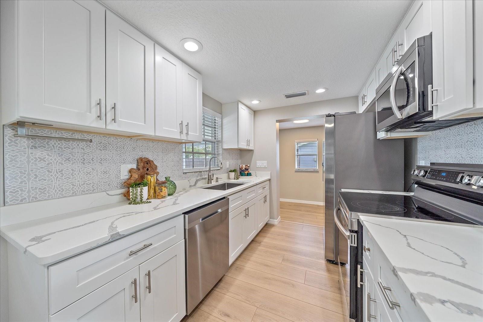 3032 GOLDEN RAIN DR, SARASOTA, FL, 34232