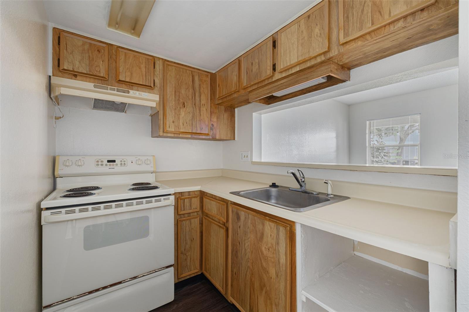 TB8413917 Property Photo