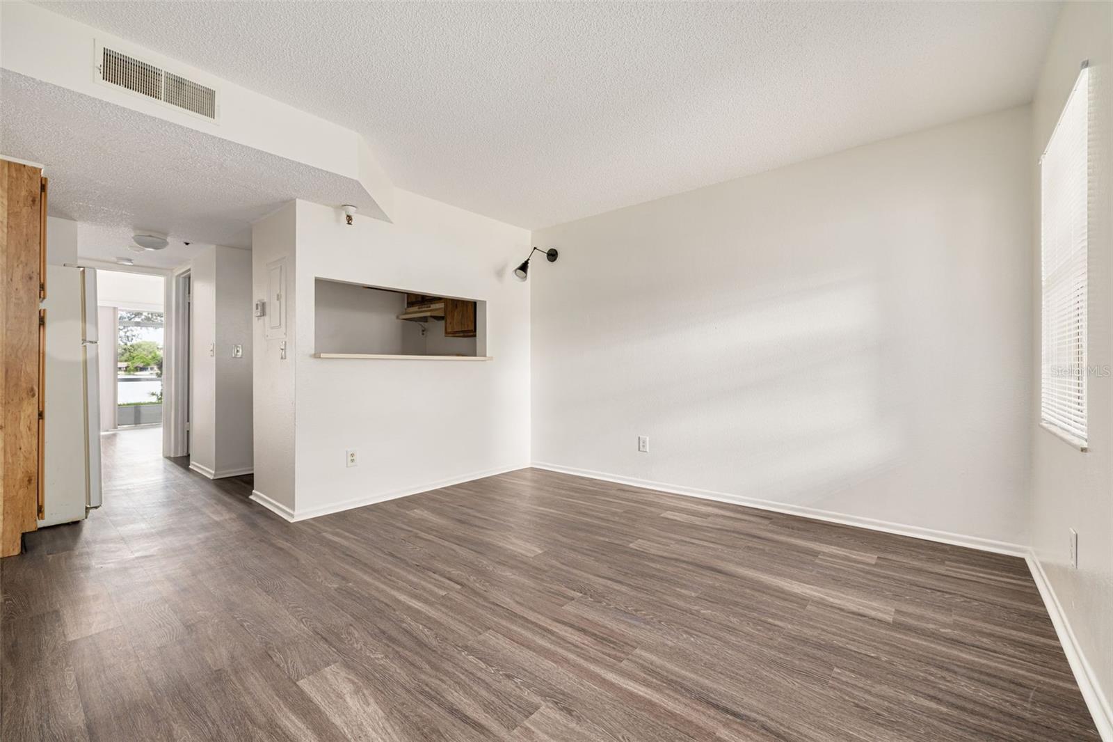 TB8413917 Property Photo