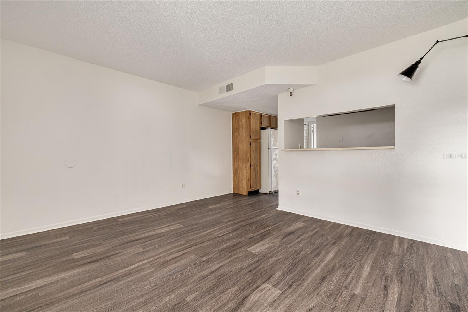 TB8413917 Property Photo