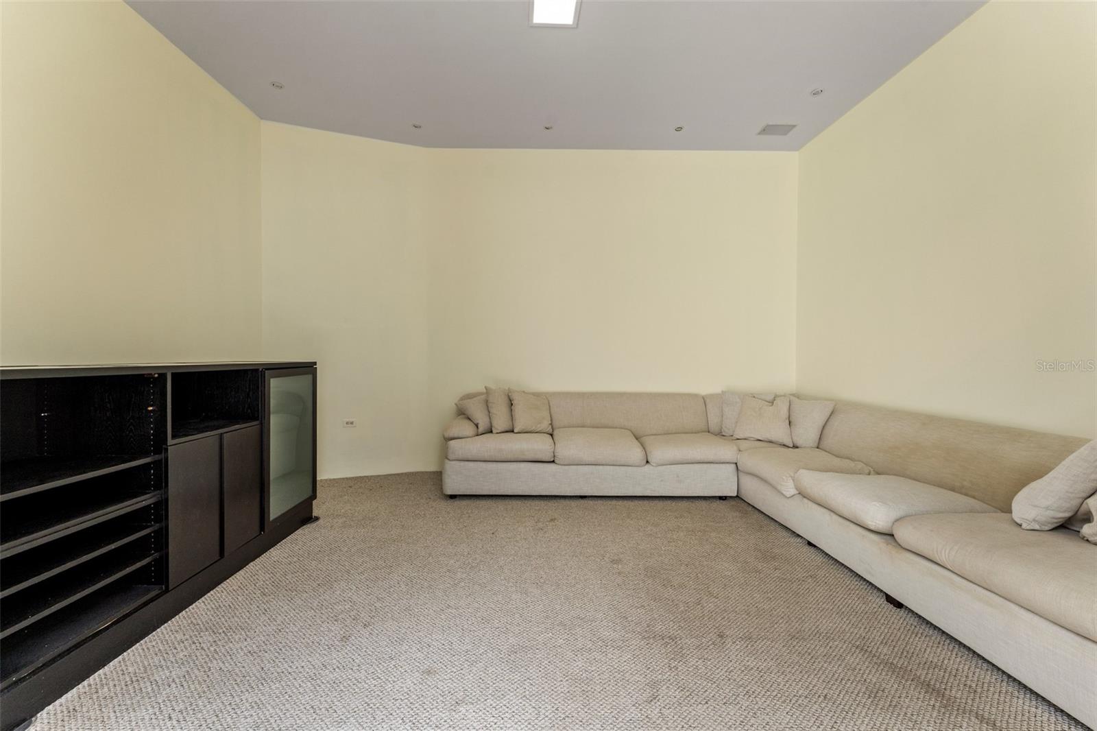 PR9115273 Property Photo