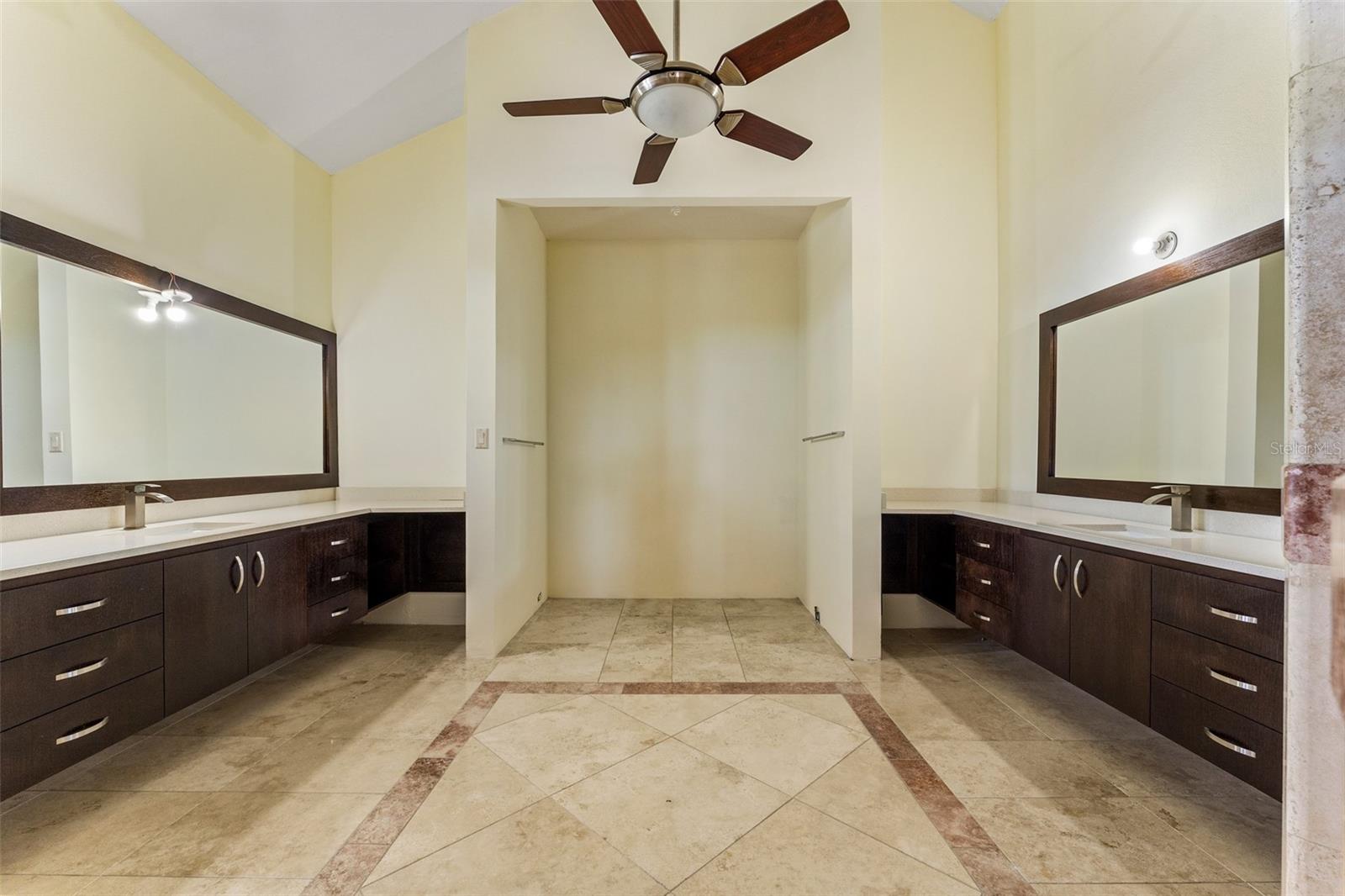 PR9115273 Property Photo