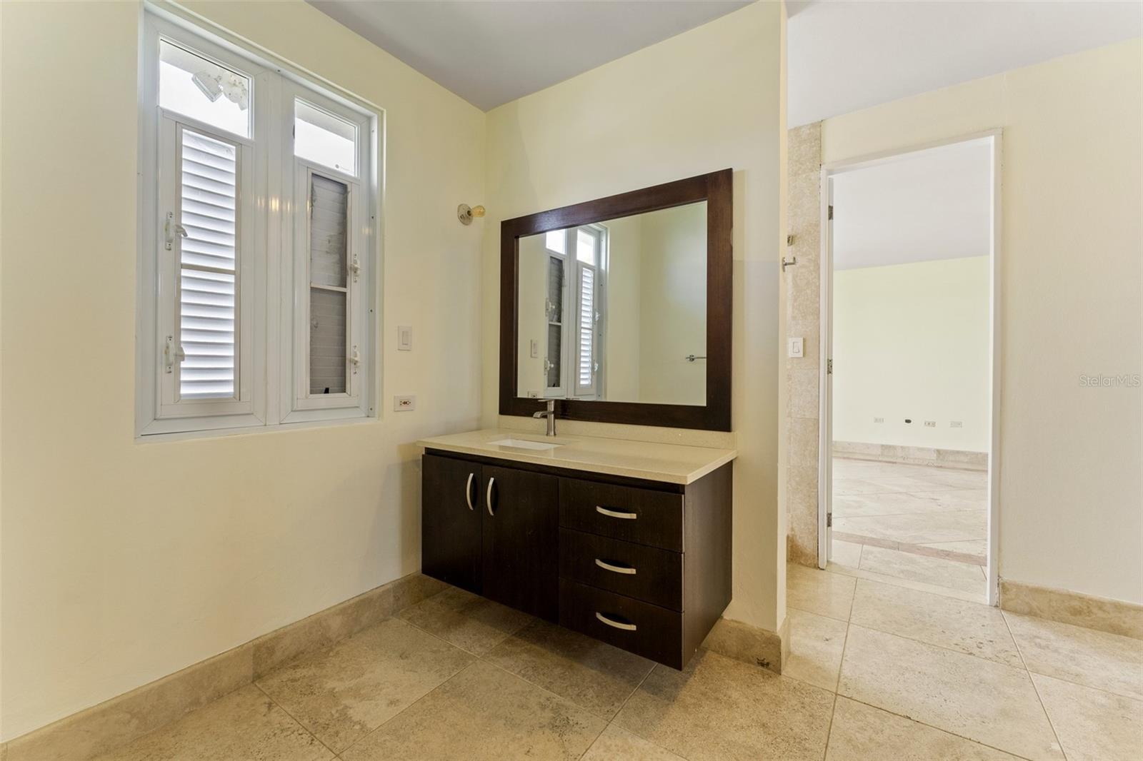 PR9115273 Property Photo