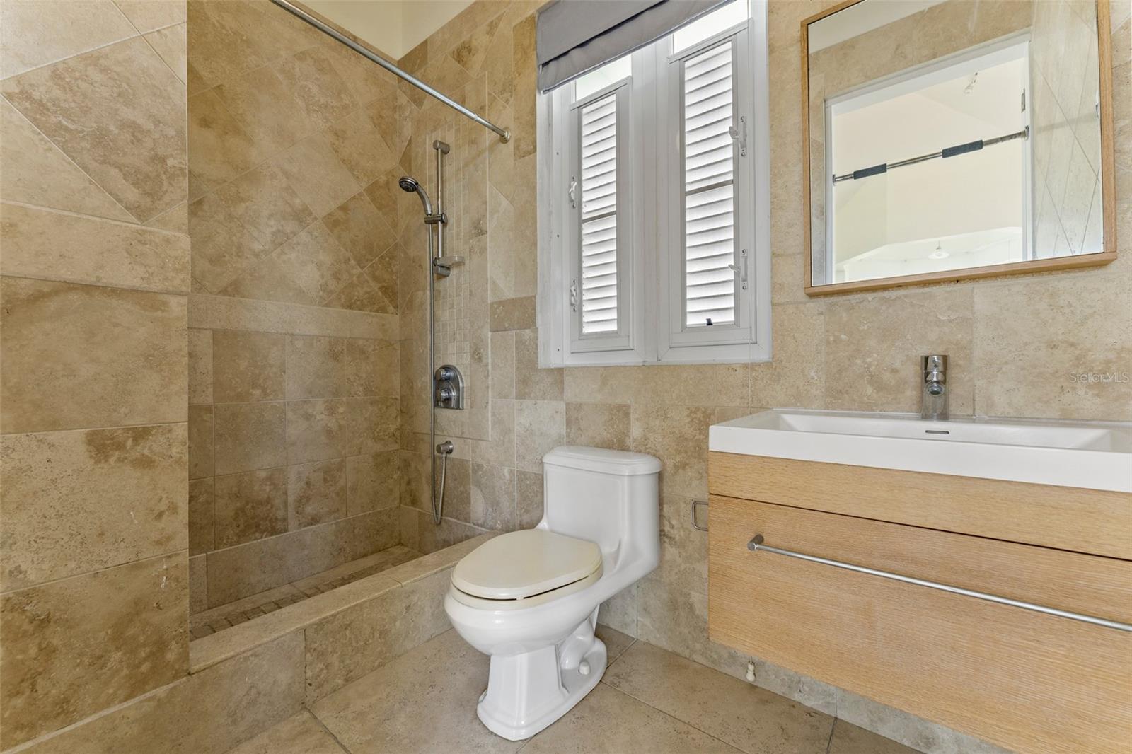 PR9115273 Property Photo