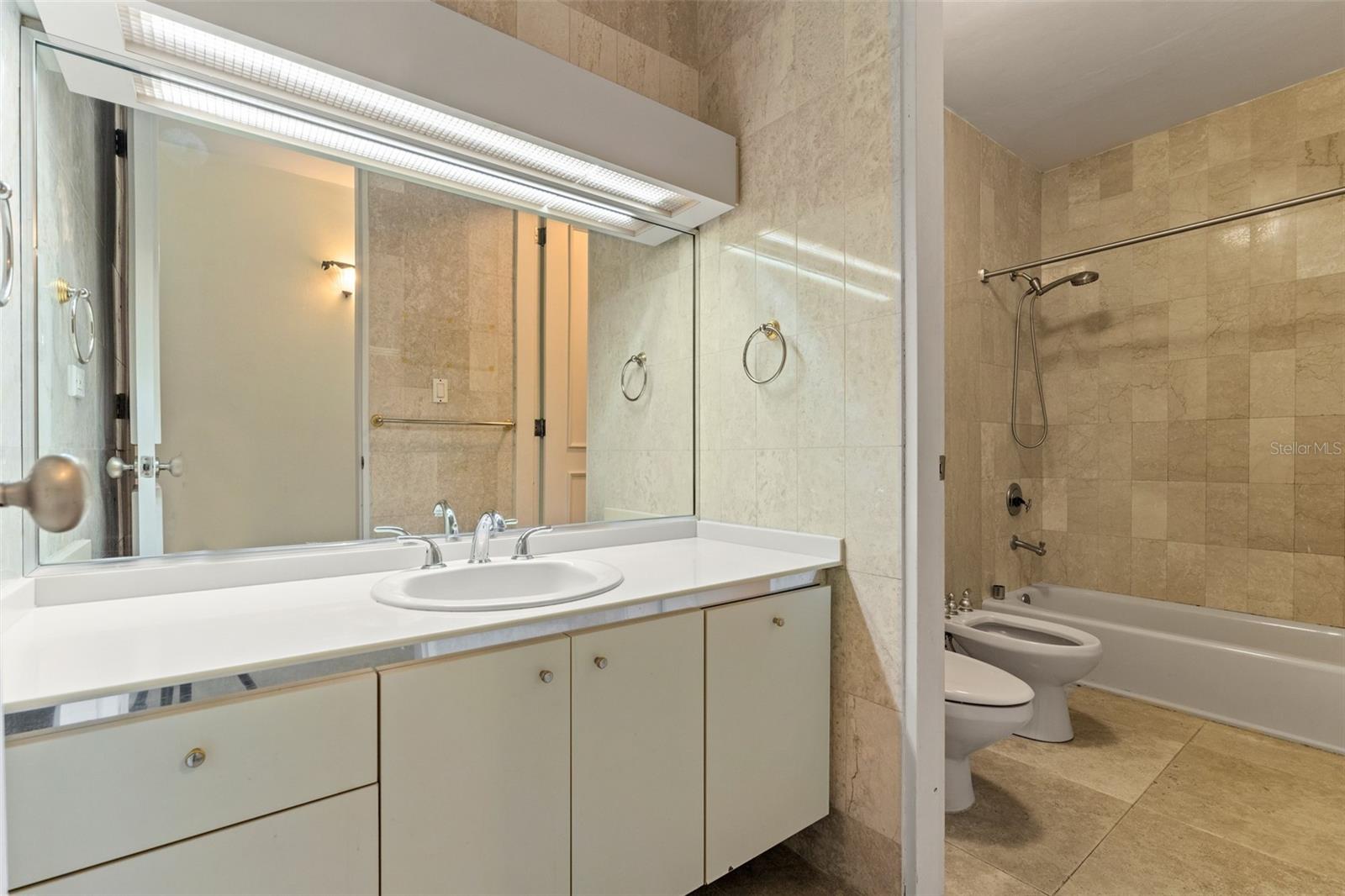 PR9115273 Property Photo