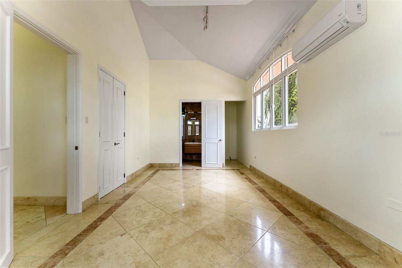 PR9115273 Property Photo