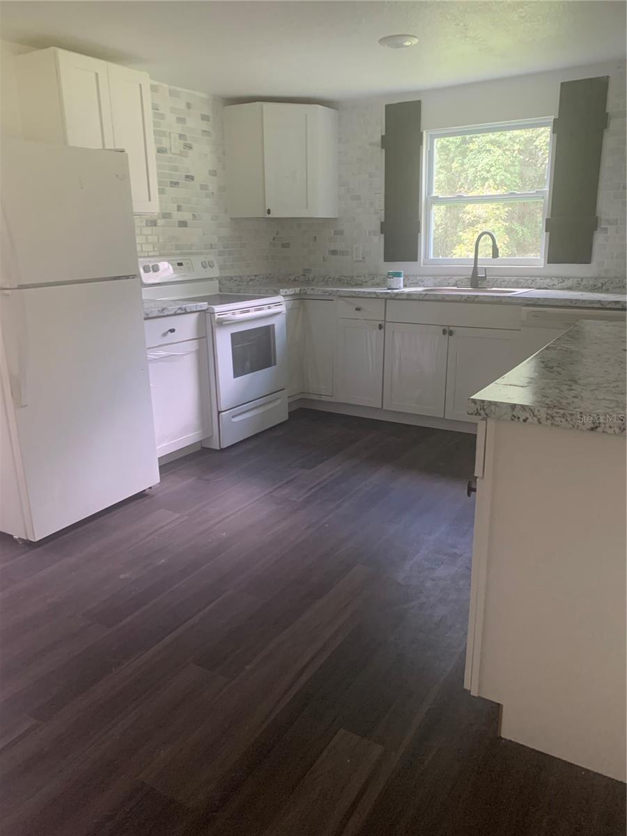 W7877891 Property Photo