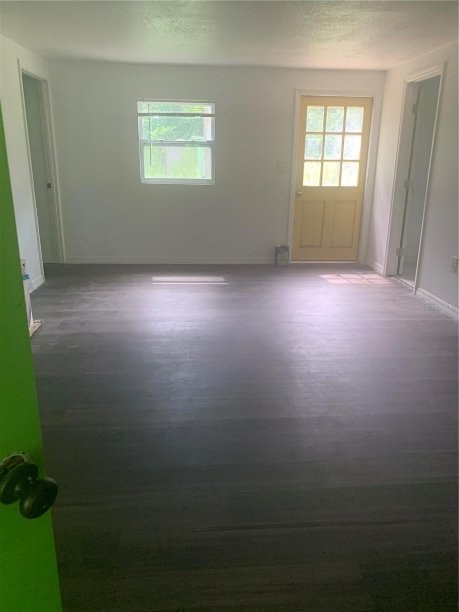 W7877891 Property Photo