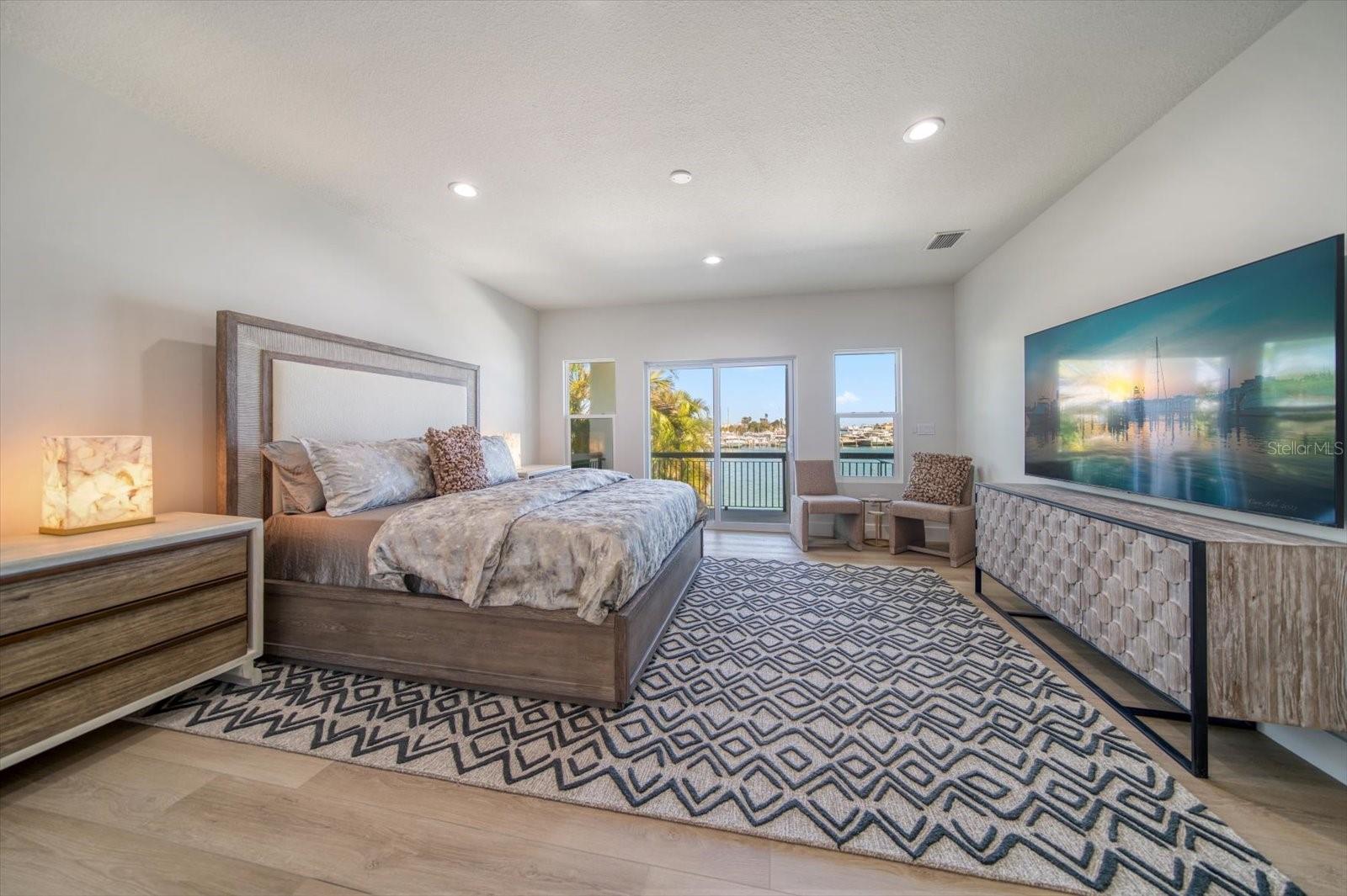 TB8414077 Property Photo