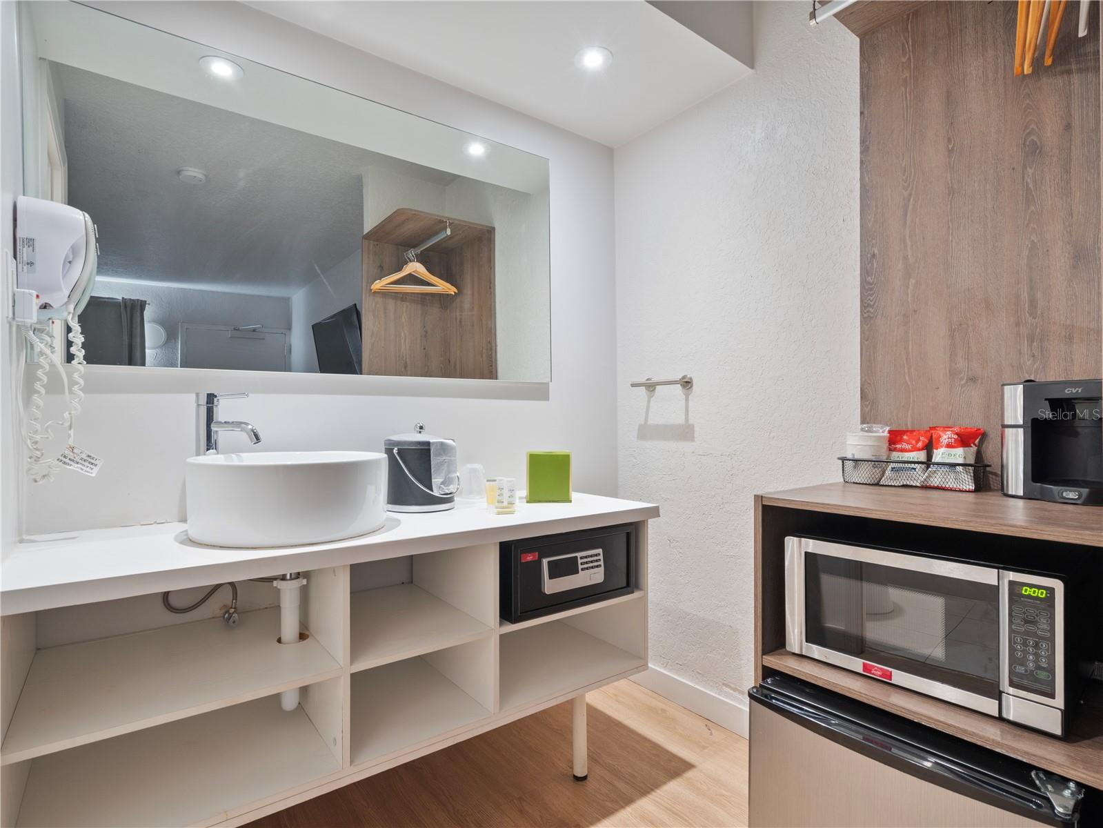 O6333106 Property Photo