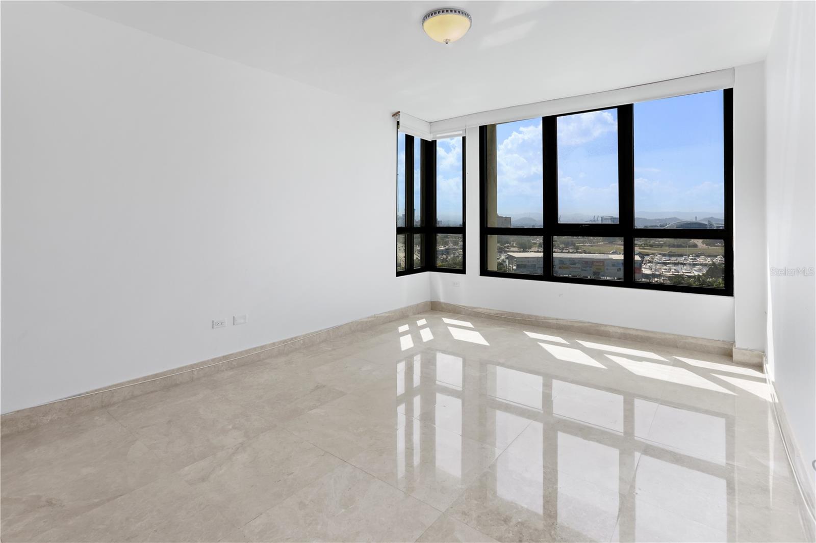 PR9115279 Property Photo