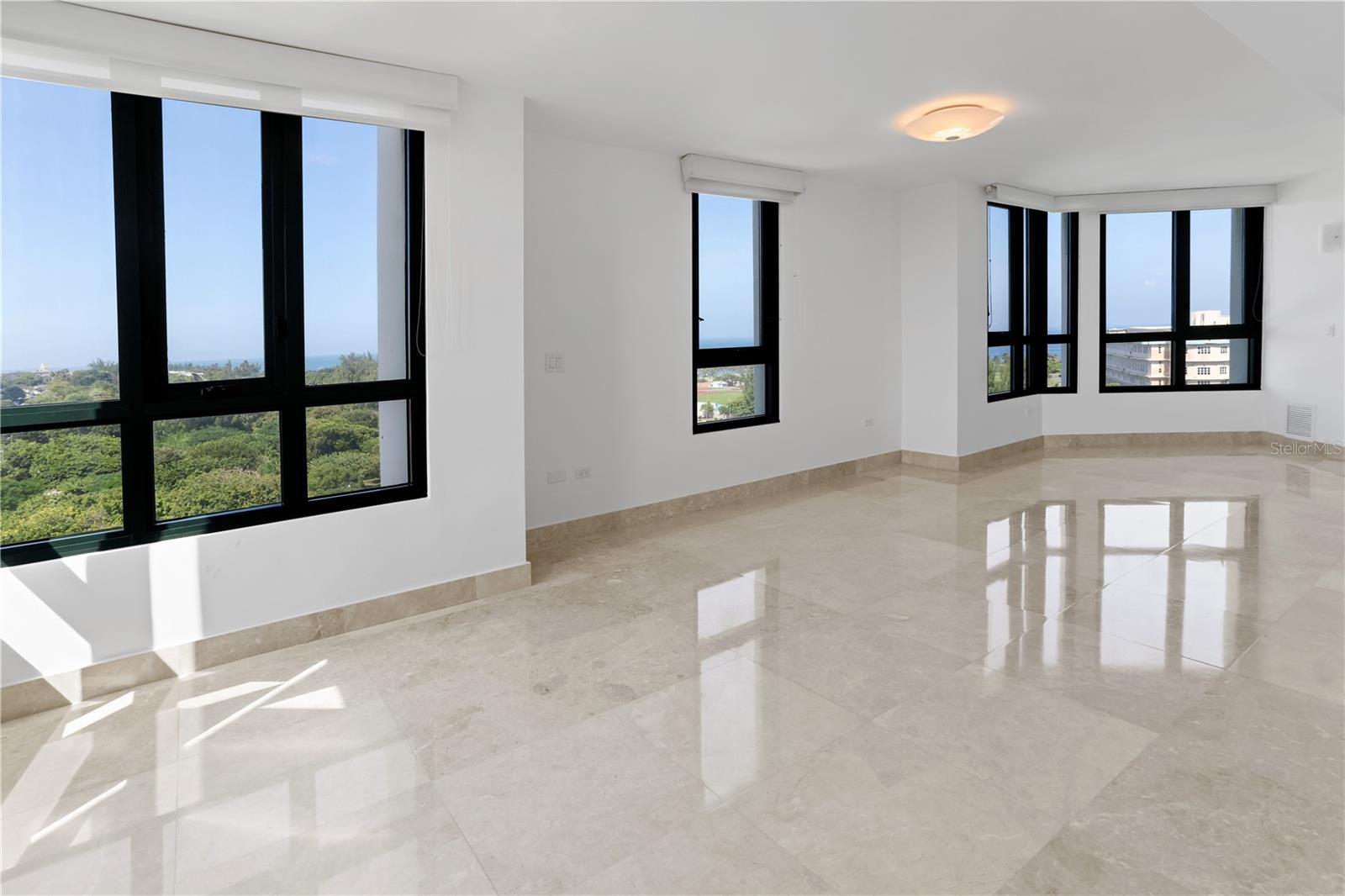 PR9115279 Property Photo