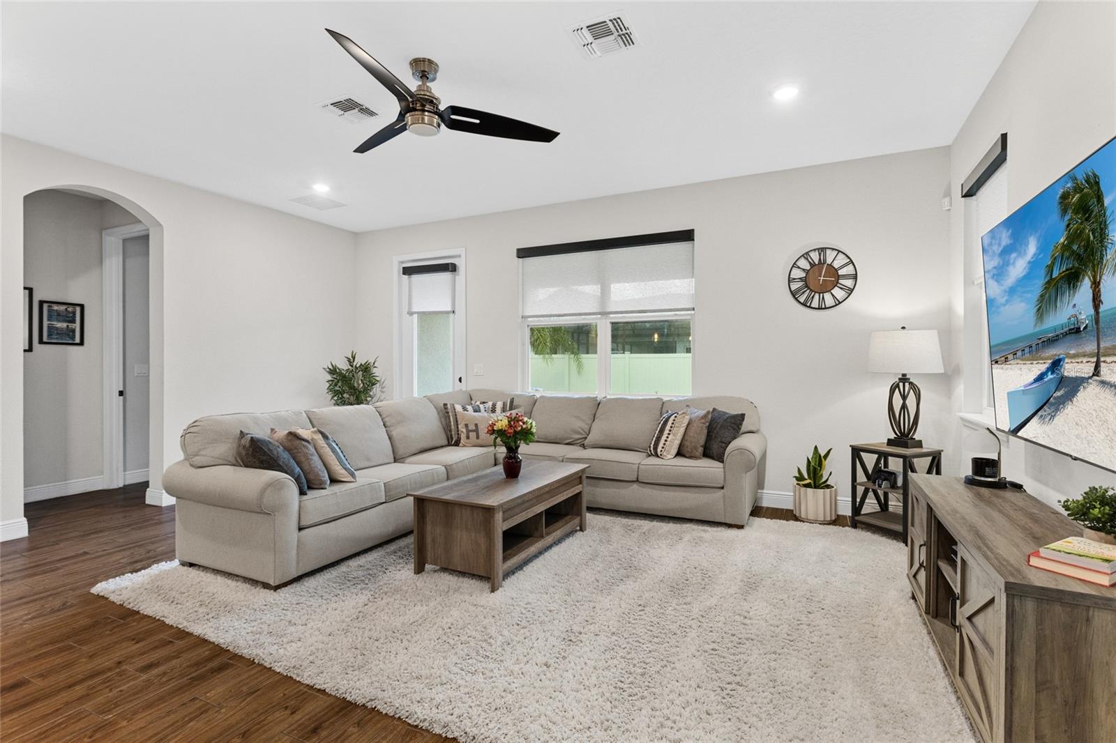 O6333155 Property Photo