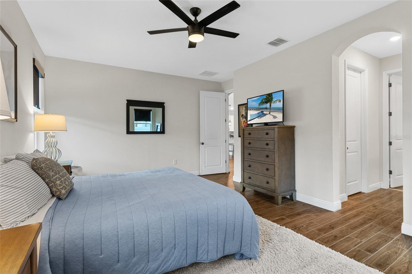 O6333155 Property Photo