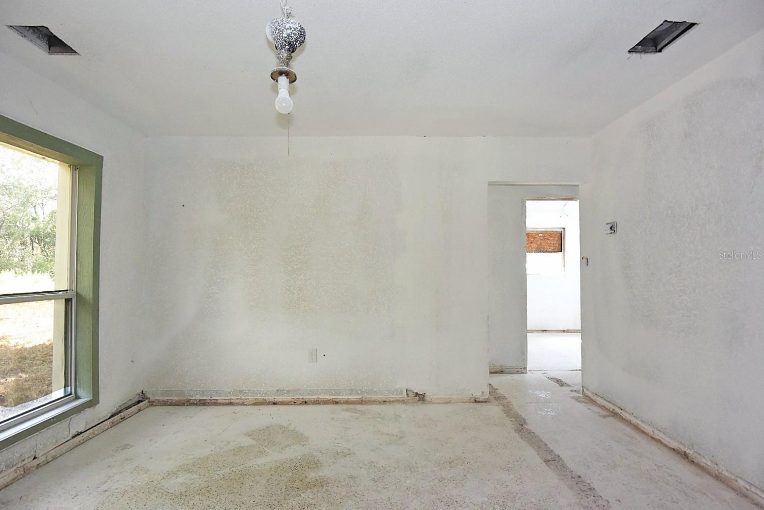 W7877898 Property Photo