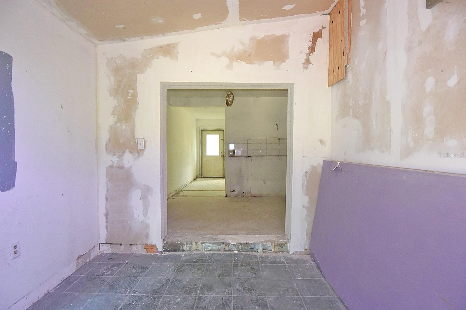 W7877898 Property Photo