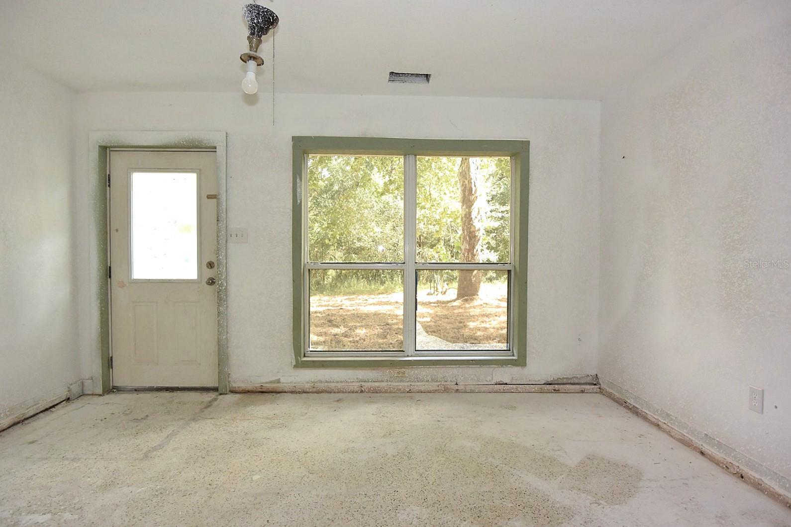 W7877898 Property Photo