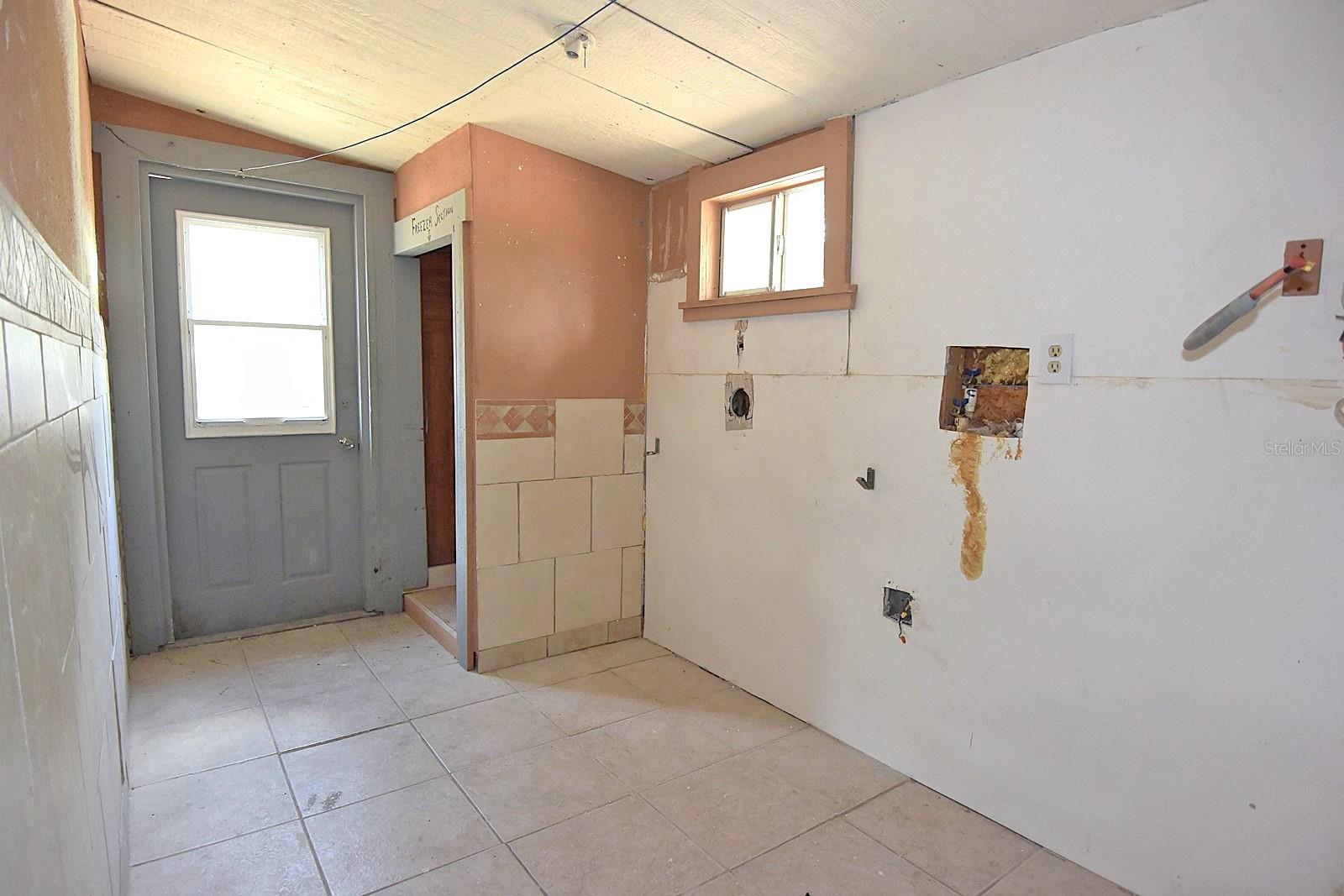 W7877898 Property Photo