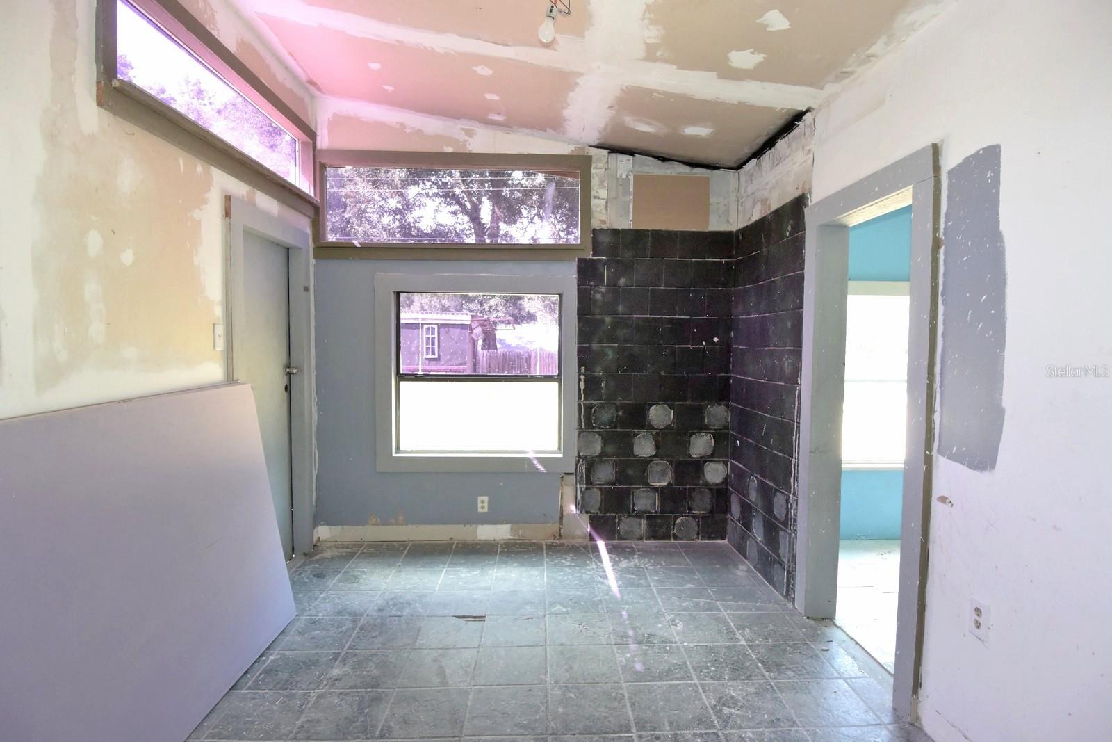 W7877898 Property Photo