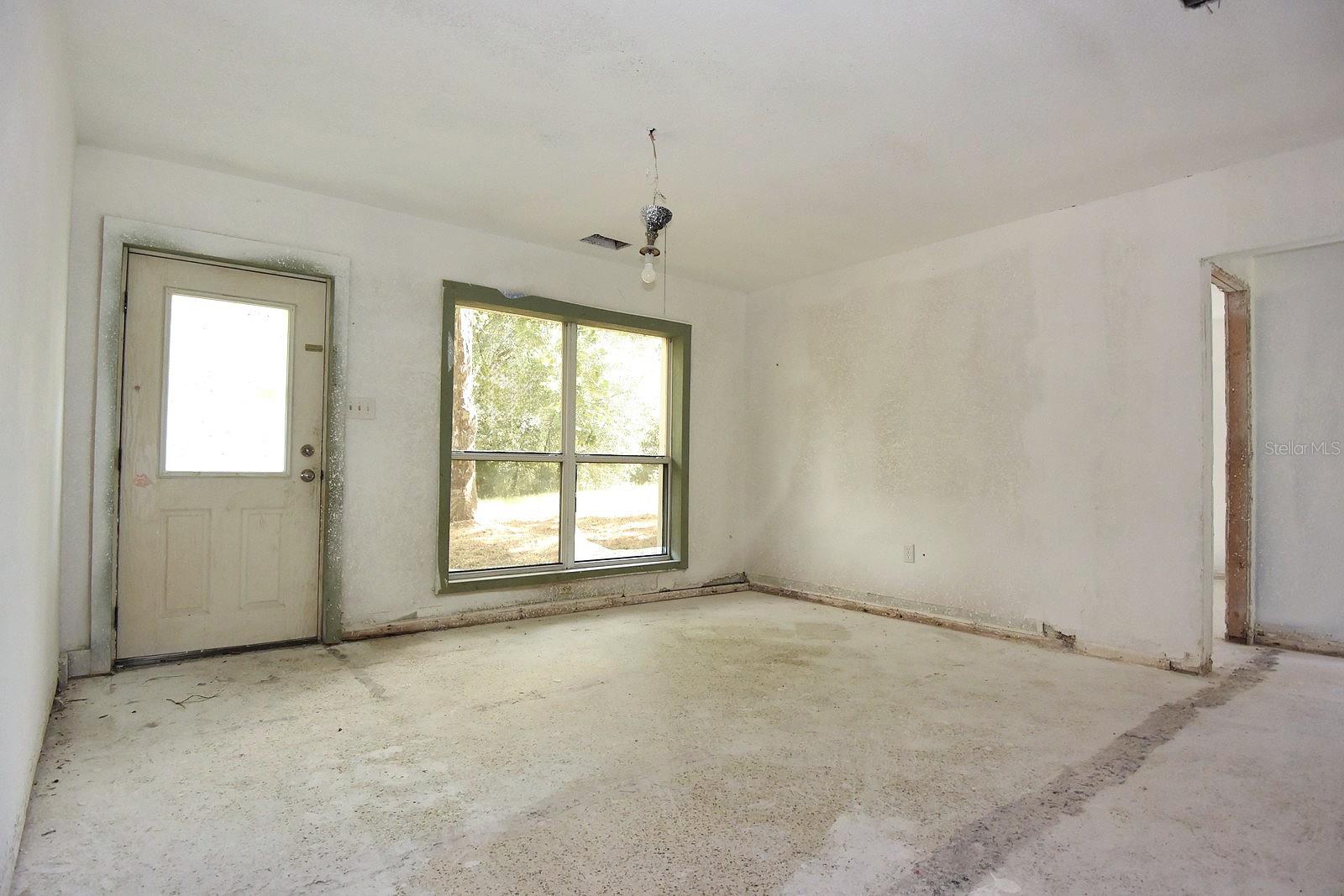 W7877898 Property Photo