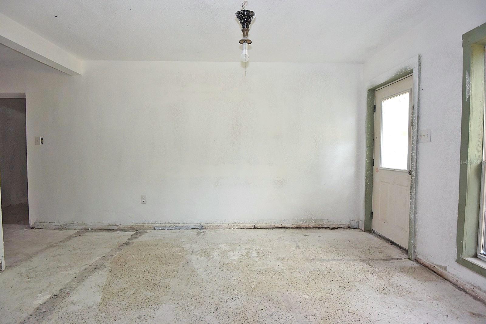 W7877898 Property Photo