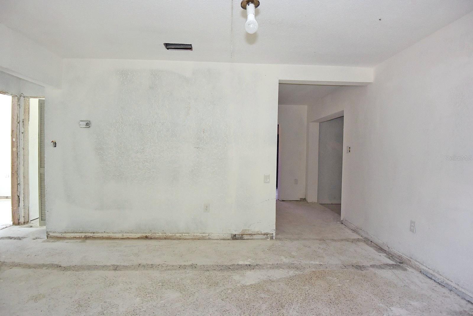 W7877898 Property Photo