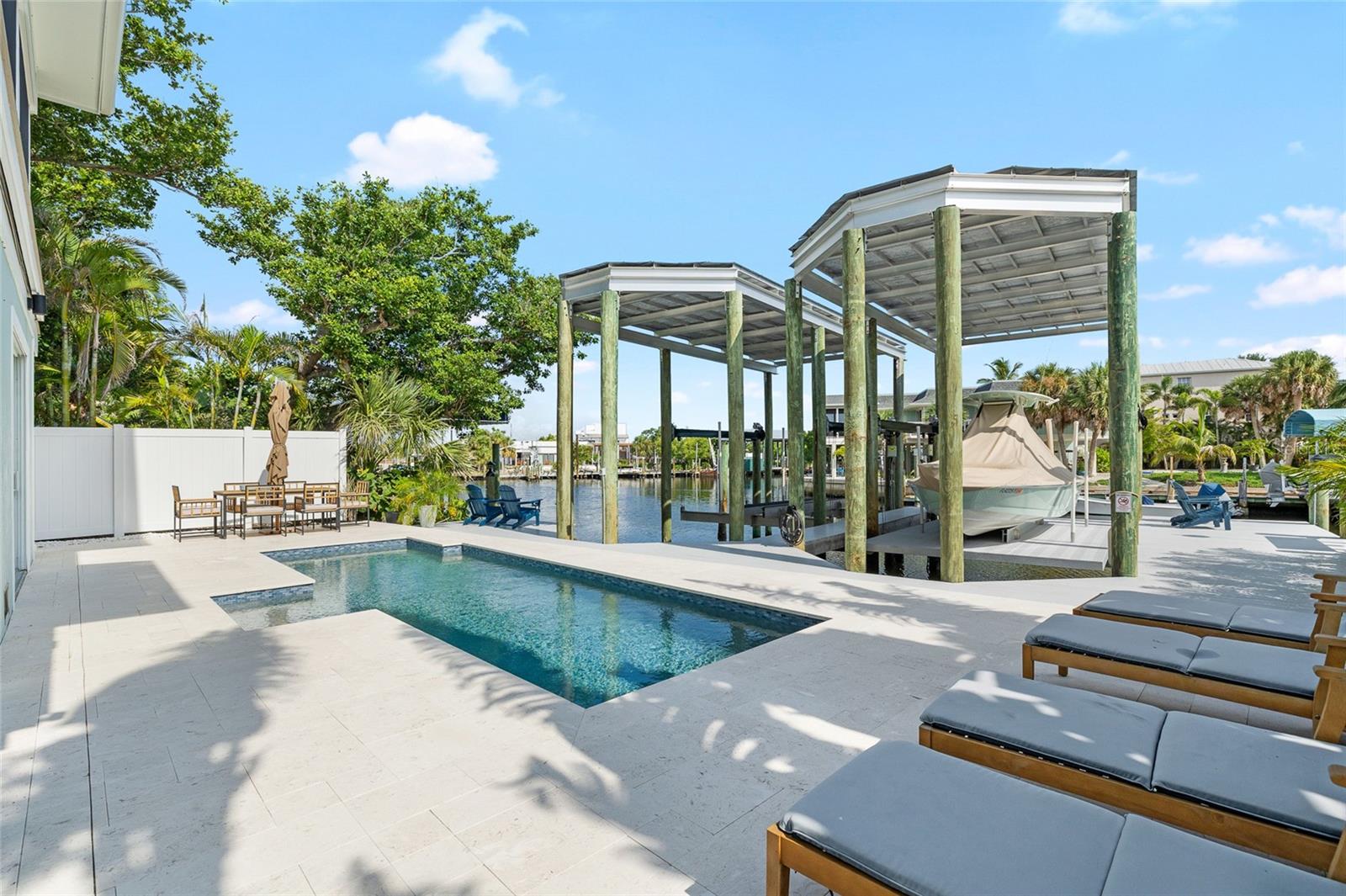 TB8414309 Property Photo