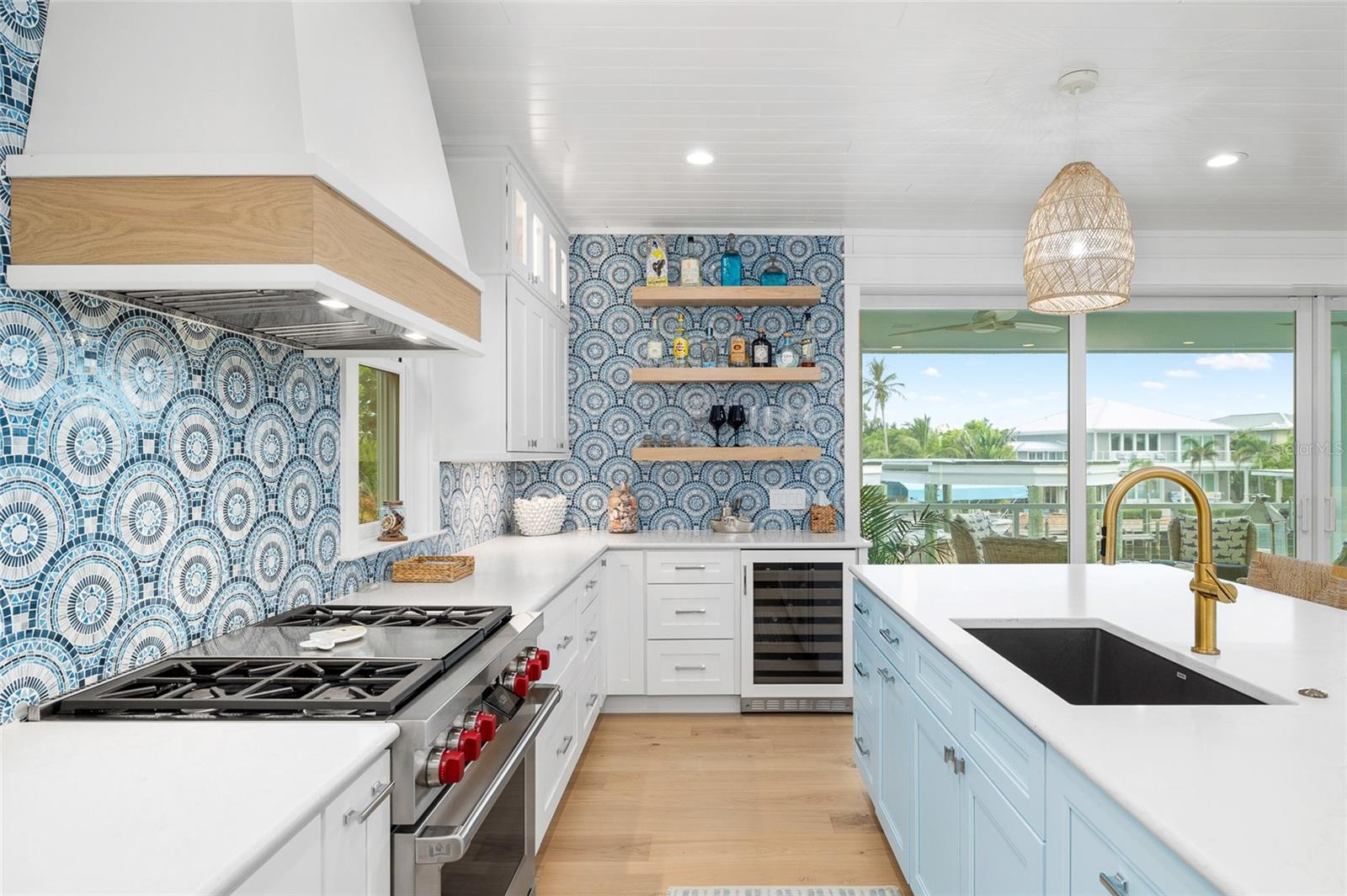 TB8414309 Property Photo