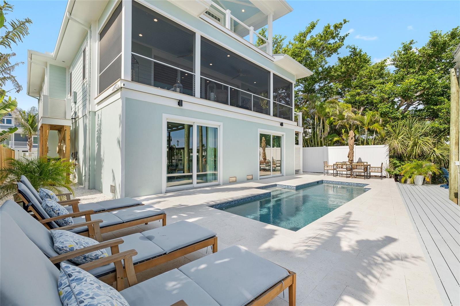 TB8414309 Property Photo