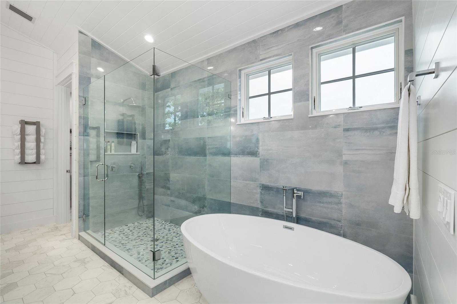 TB8414309 Property Photo