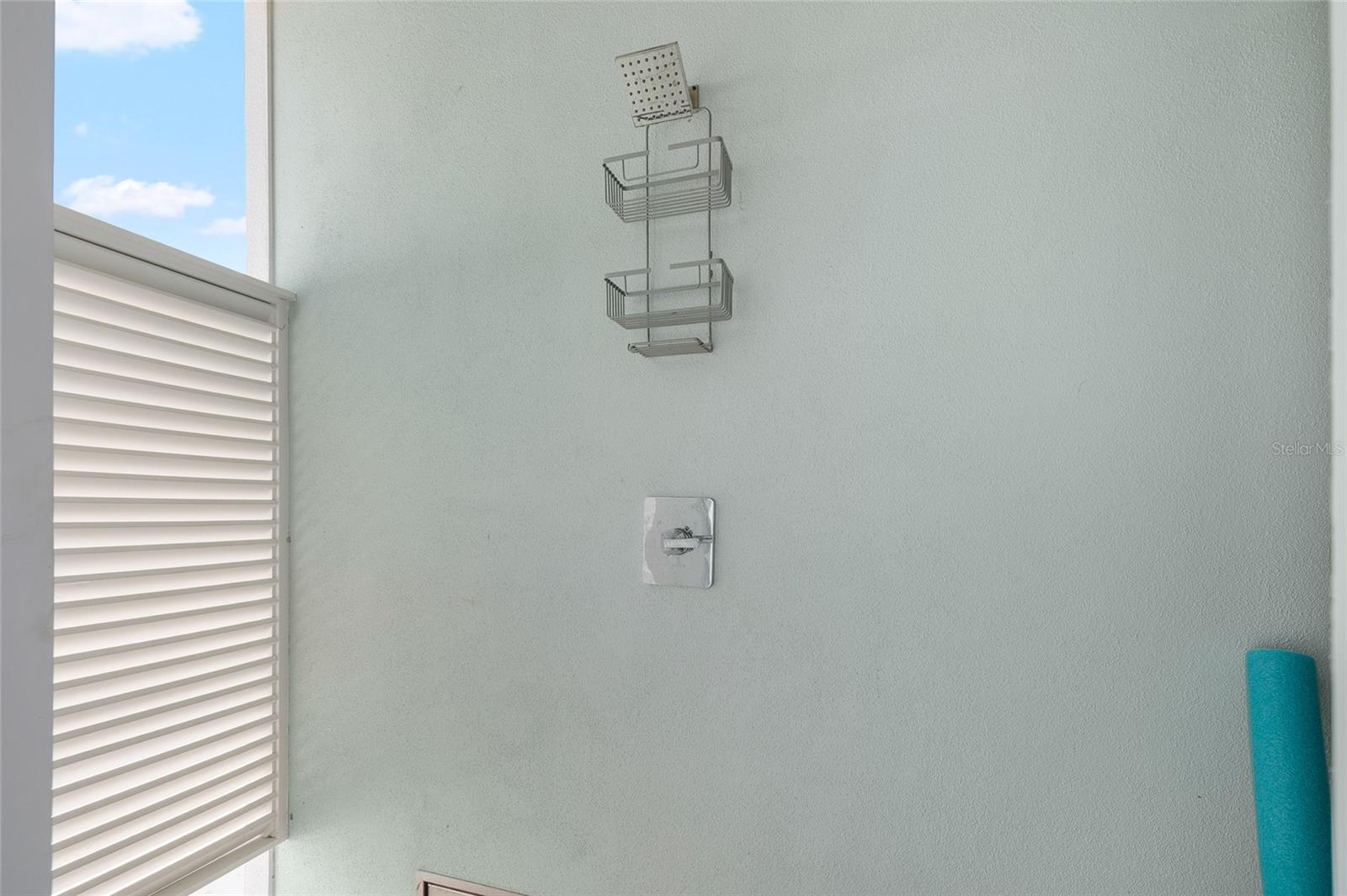 TB8414309 Property Photo