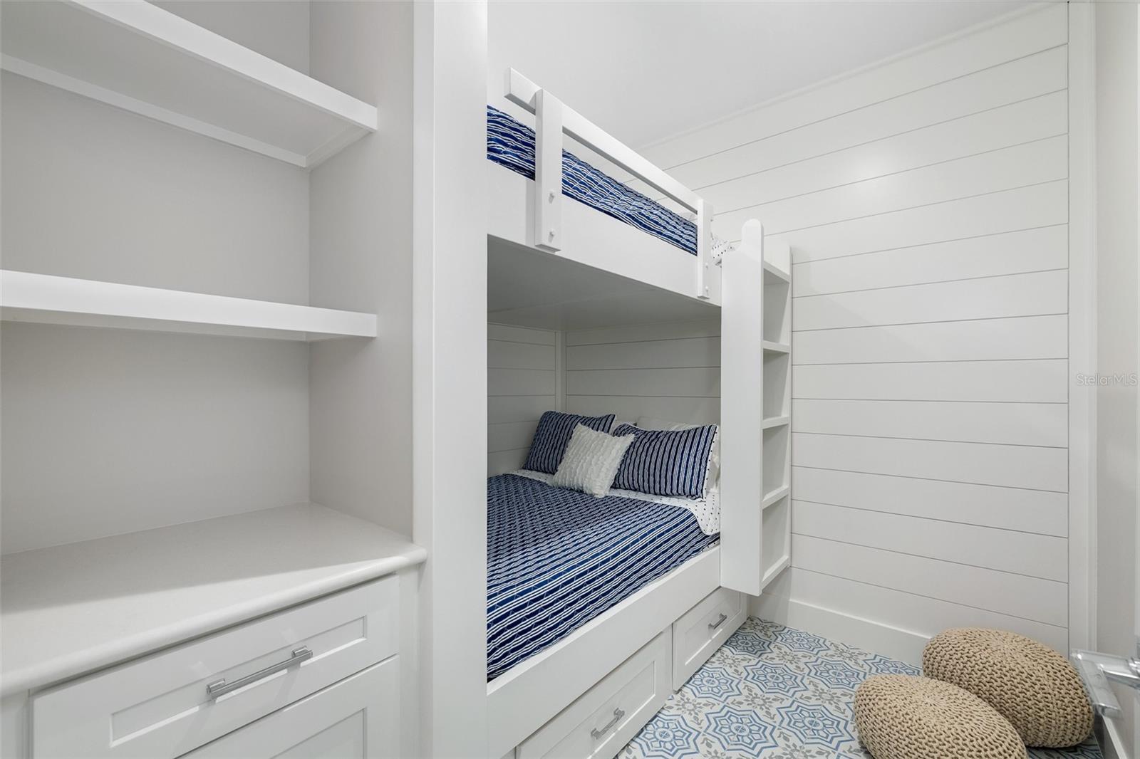 TB8414309 Property Photo