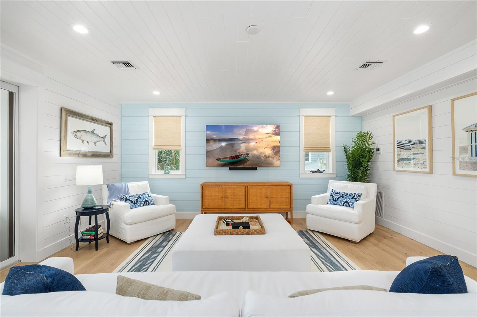 TB8414309 Property Photo