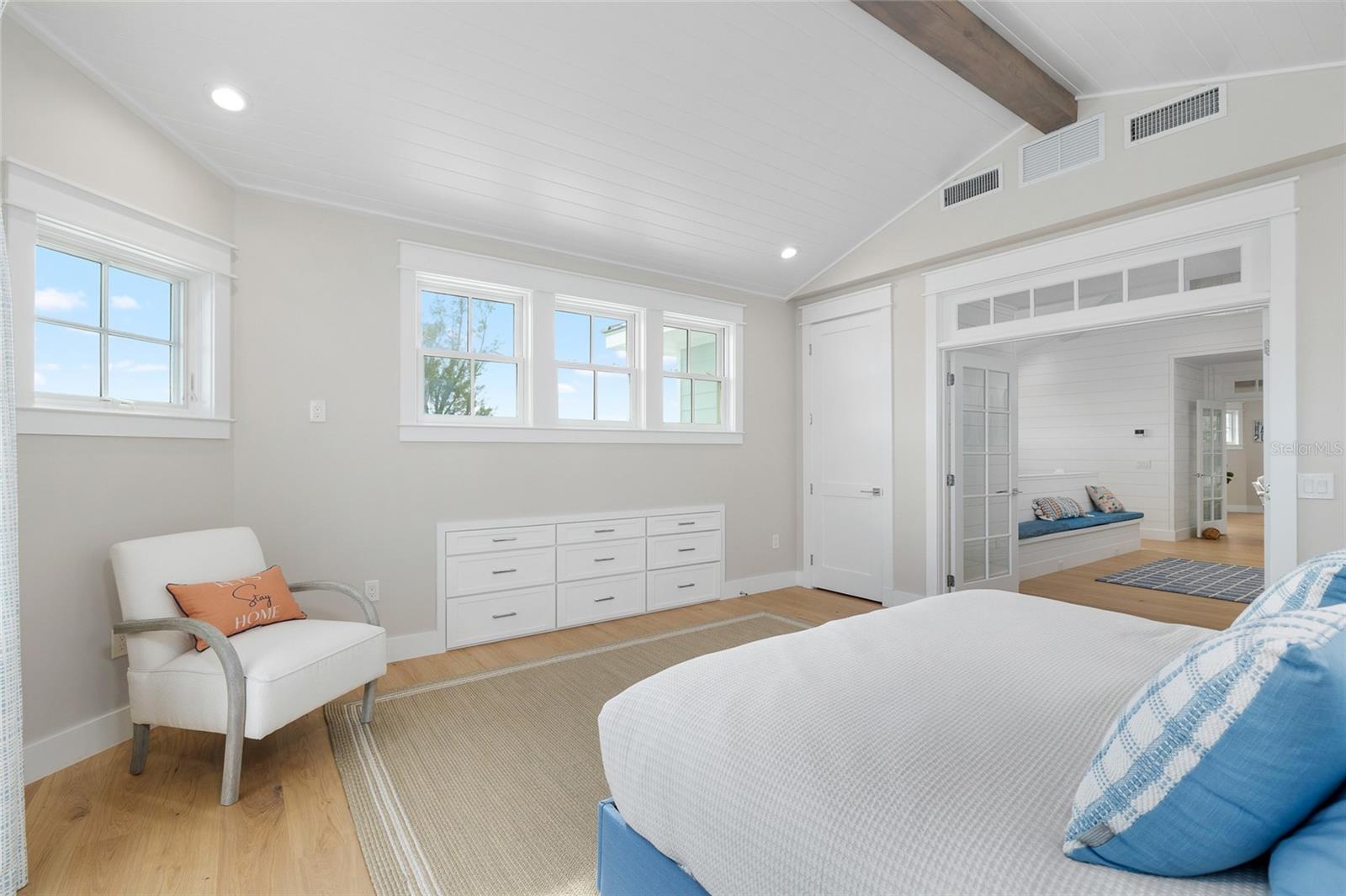 TB8414309 Property Photo