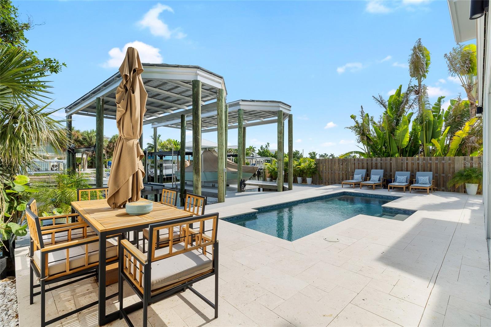 TB8414309 Property Photo