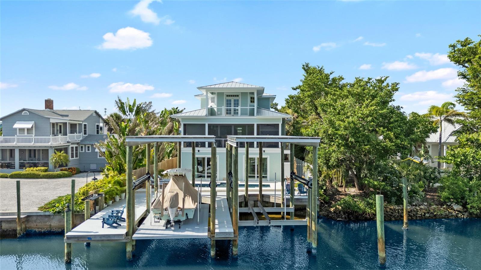 TB8414309 Property Photo