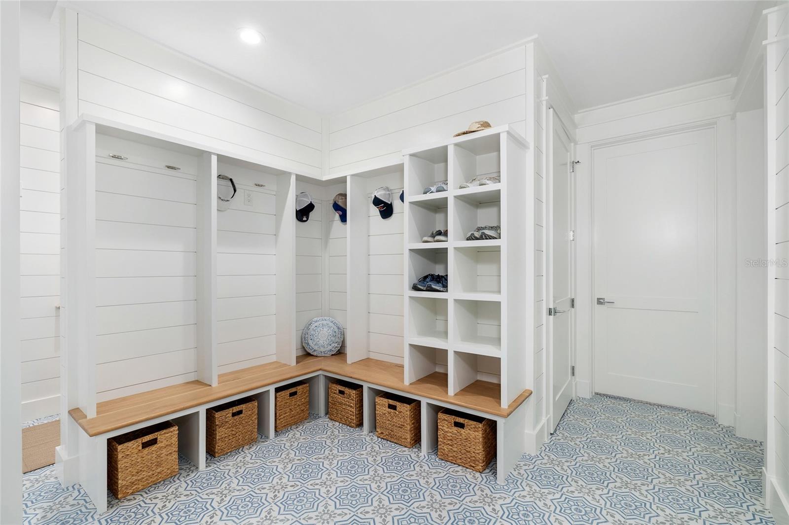 TB8414309 Property Photo