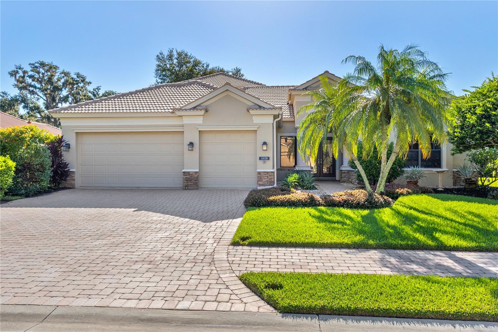 A4661084 Property Photo