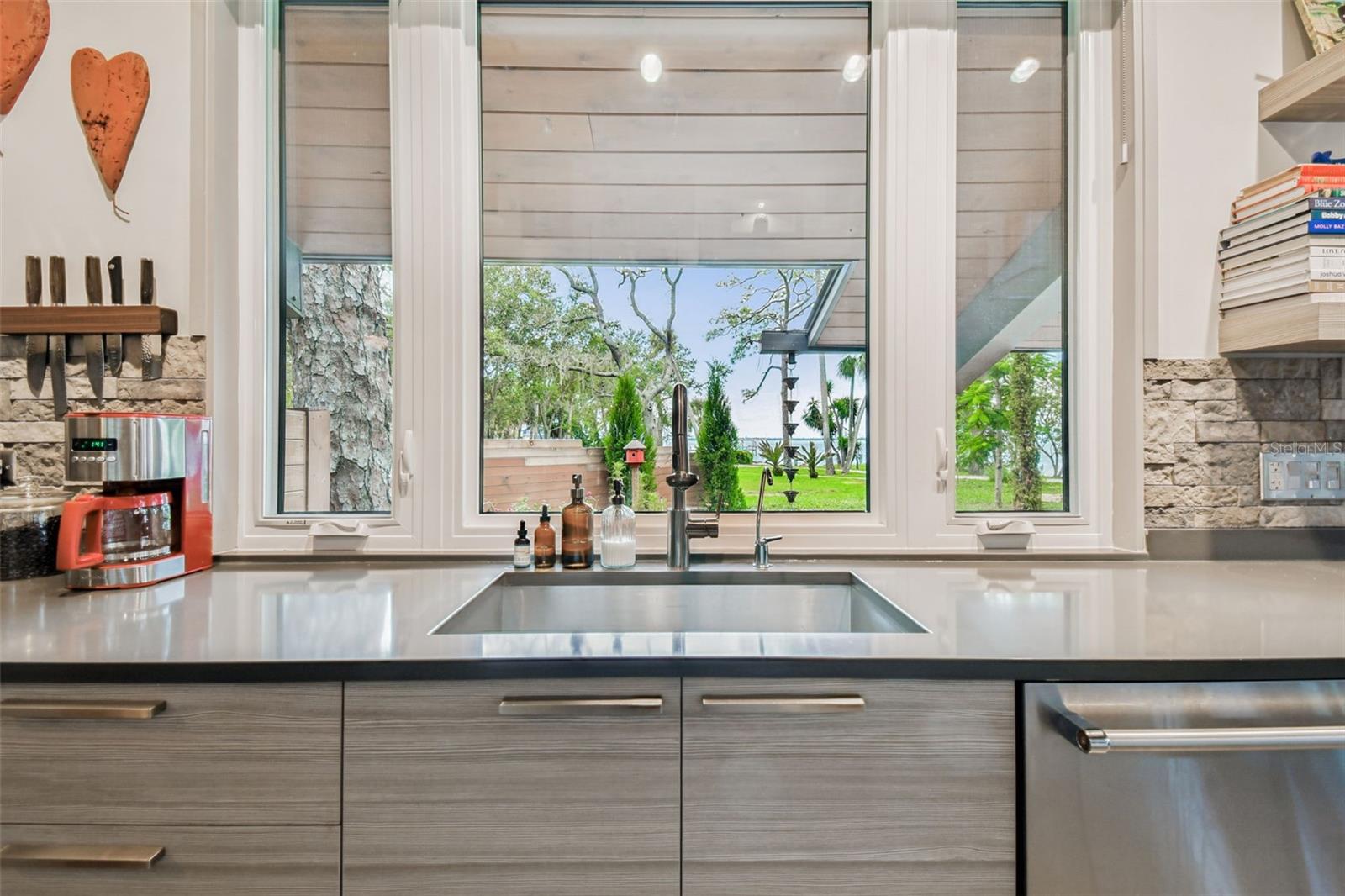 961 VICTORIA DR, DUNEDIN, FL, 34698