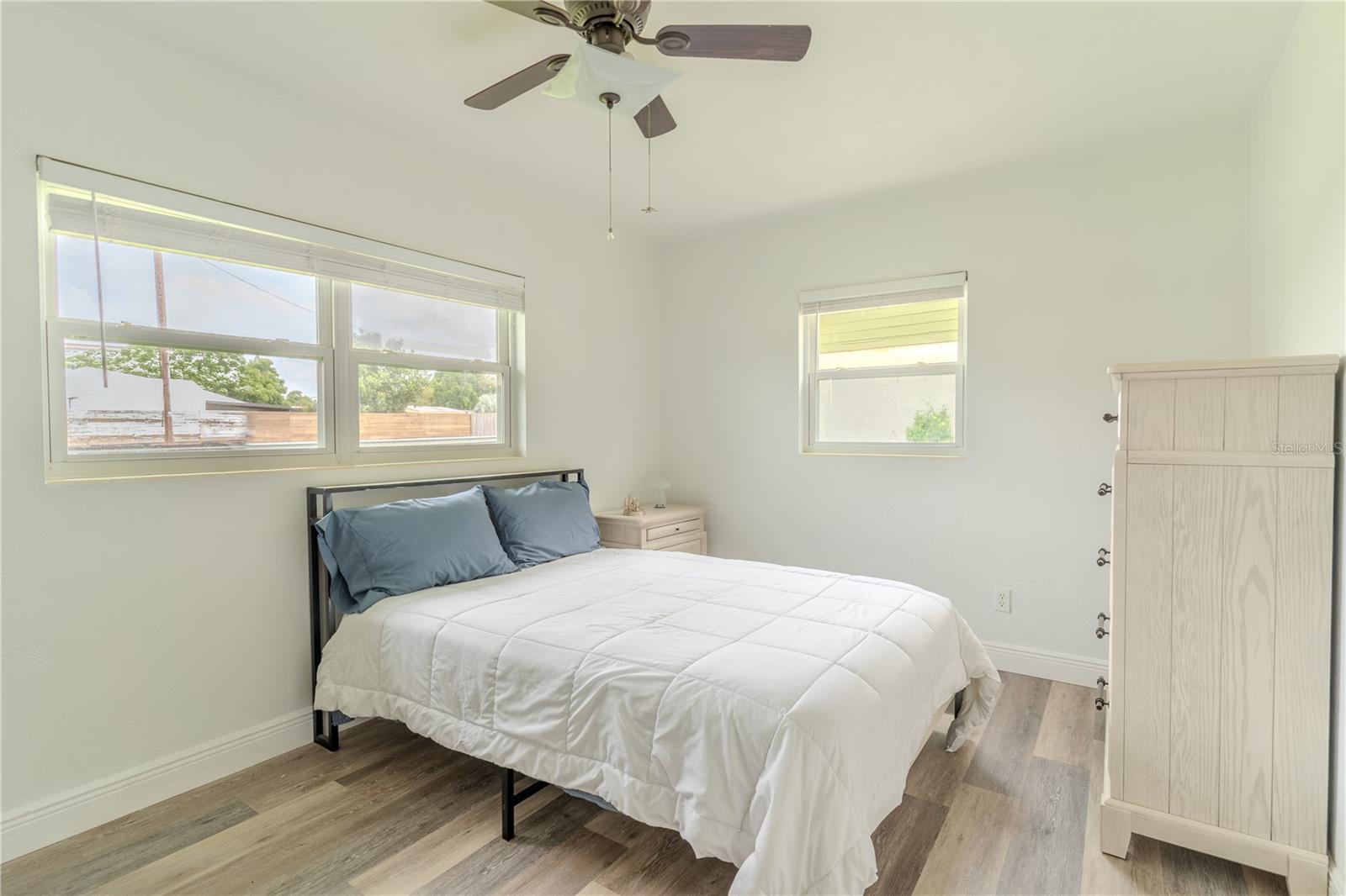 2353 N CRYSTAL LAKE DR, LAKELAND, FL, 33801