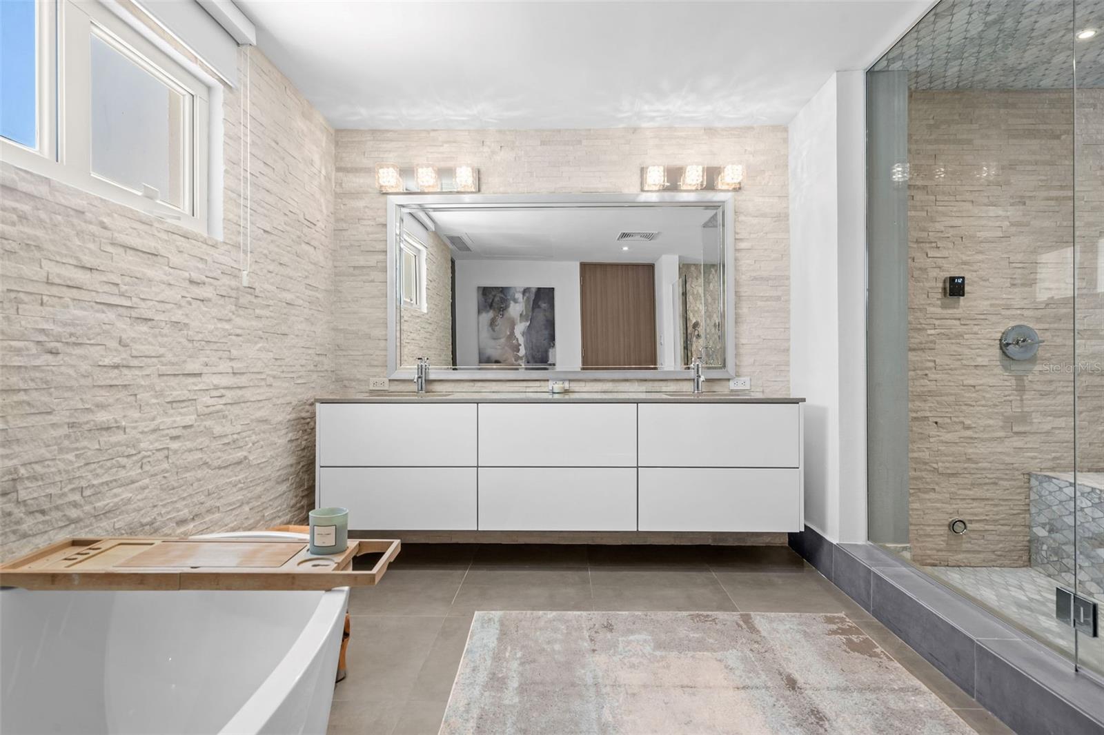 PR9115310 Property Photo