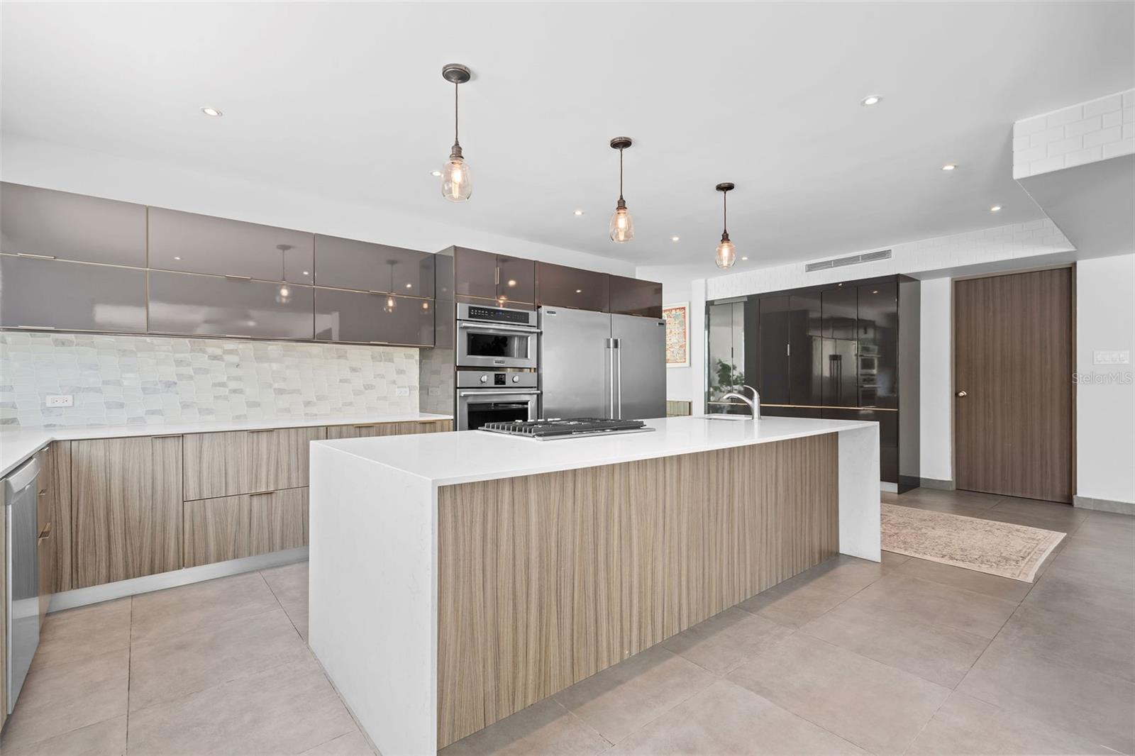 PR9115310 Property Photo