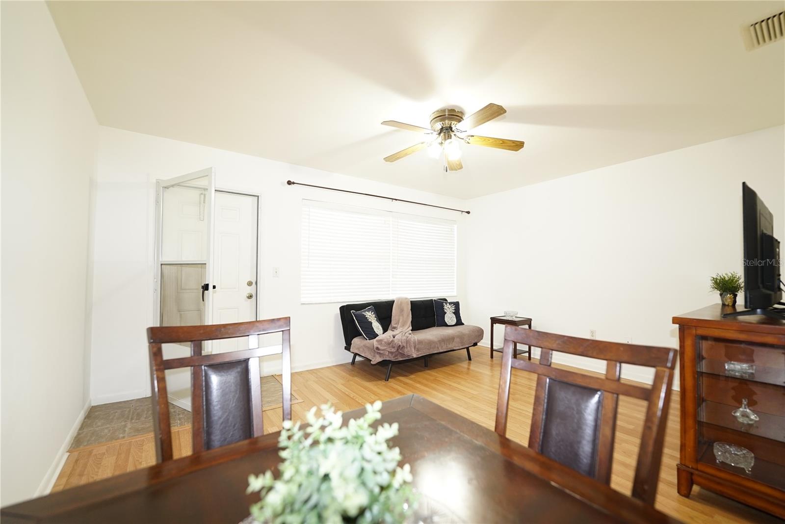 Lvining/dinig rooom combo