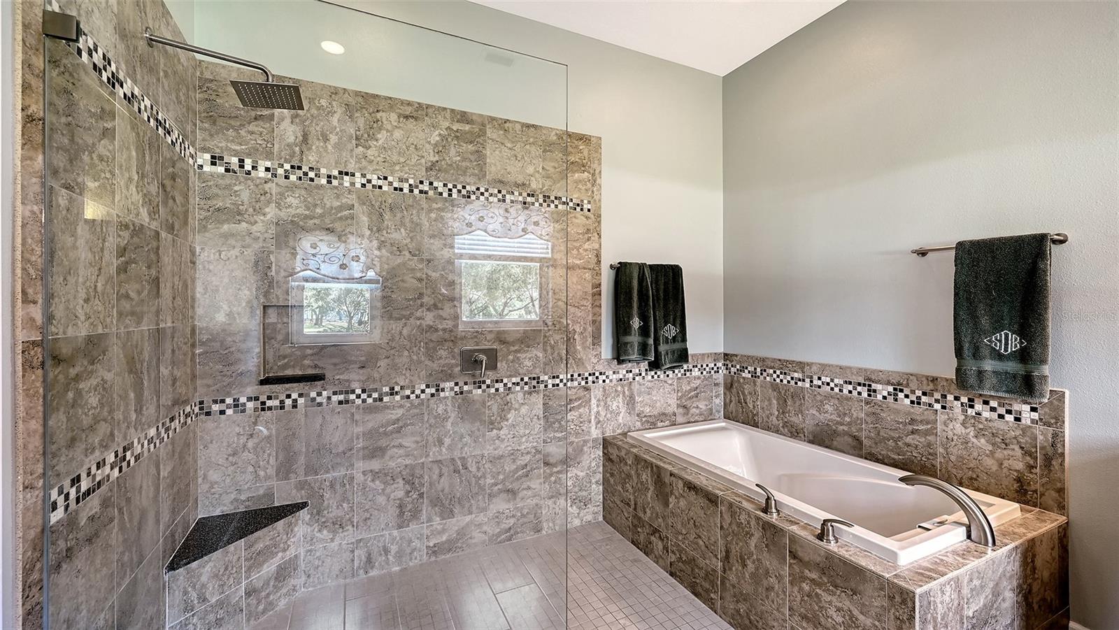 A4661176 Property Photo