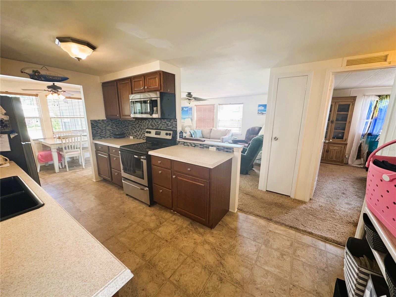 R4909738 Property Photo