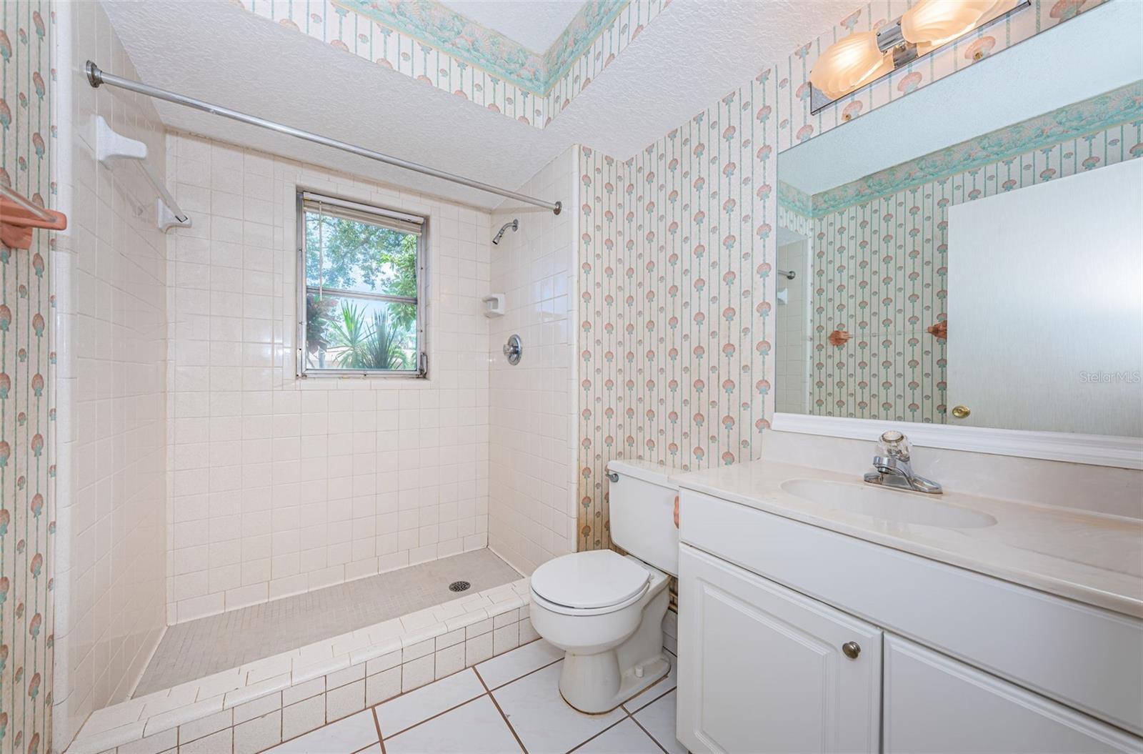 Full bath off the family room/bonus room