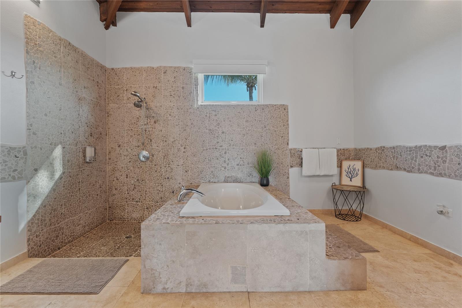 PR9115331 Property Photo